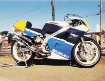 SUZUKI_88RGV250gammaSPracer