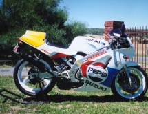 suz-rgv250-89-bikepics-00041