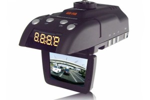 1376488615_avtomobilnyevideoregistratorysantiradarom.jpg