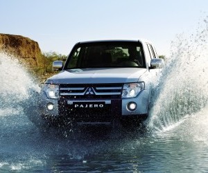 Mitsubishi-Pajero-Jeep_1920x1080