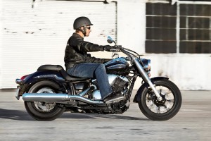 yamaha-xvs-950-a-midnight-star-rodando-1