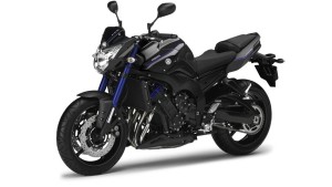 2014-Yamaha-FZ8-EU-Race-Blu-Studio-007